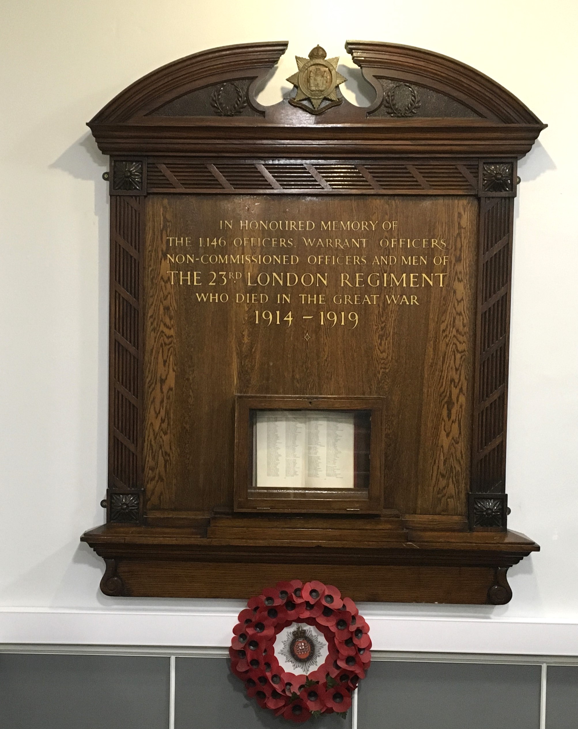 A wooden memorial with the year 1914 - 1919