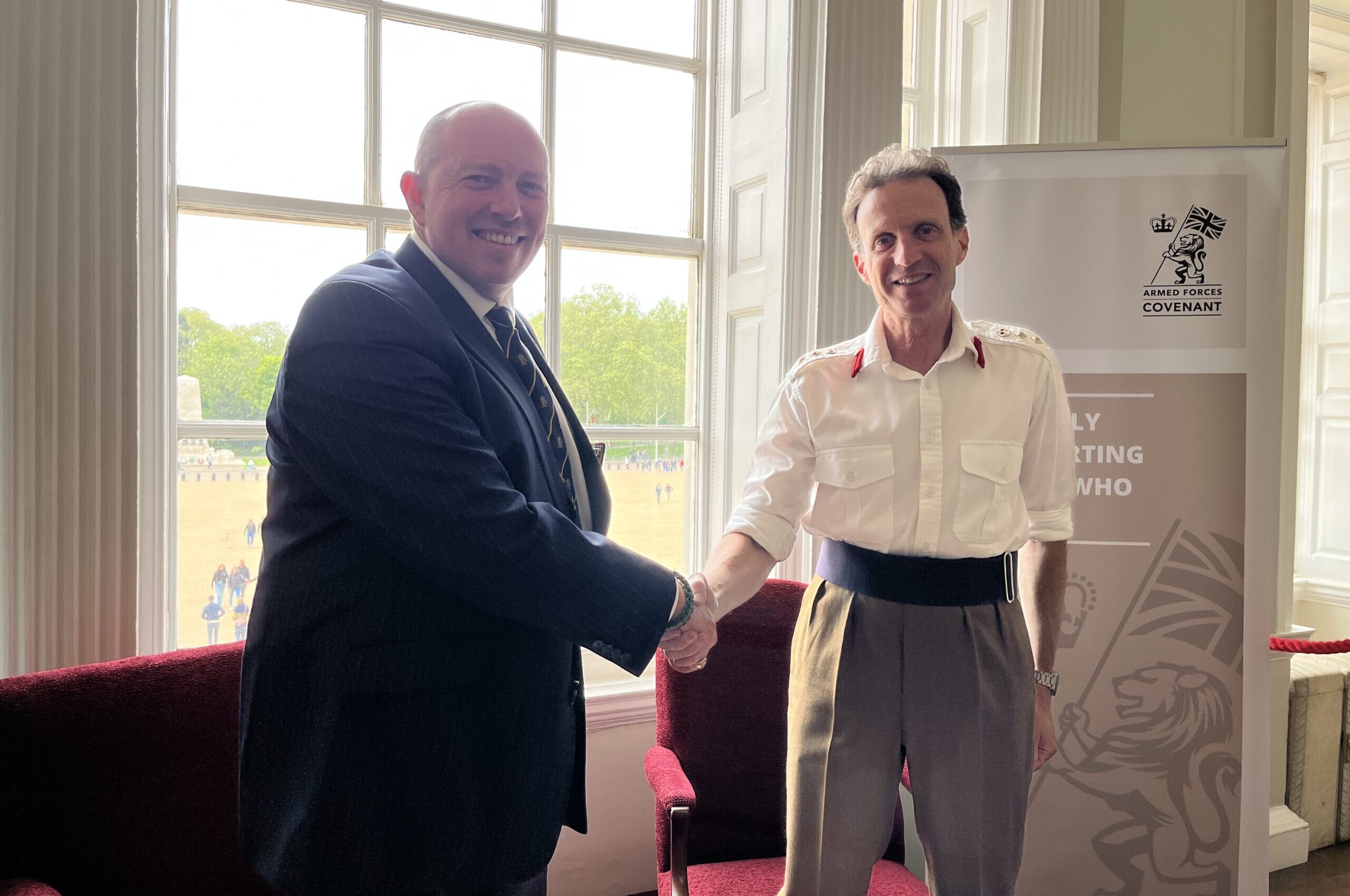 Jobs 4 Troops signatory shaking hands with the MOD signatory